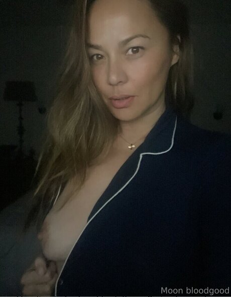 Alaston vuotanut OnlyFans-kuva Realmoonbloodgood