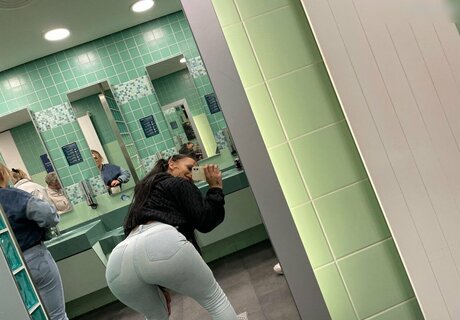 Lara Bttn