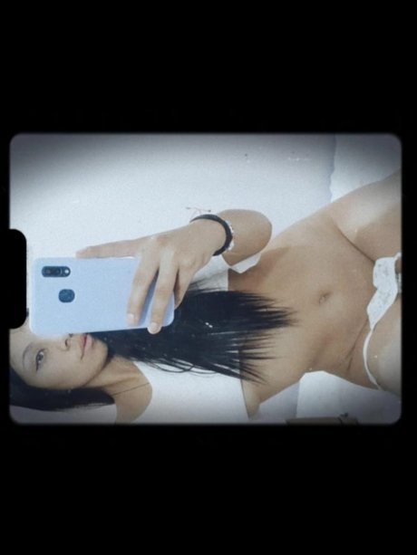 Naken läckt OnlyFans-bild av Laura Avila