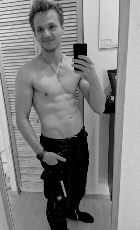 Naken läckt OnlyFans-bild av Lasse