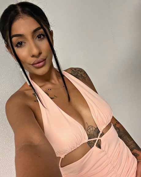 Naken läckt OnlyFans-bild av Larisa
