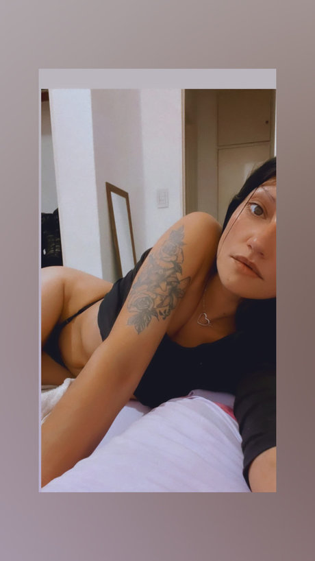 Alaston vuotanut OnlyFans-kuva Ana