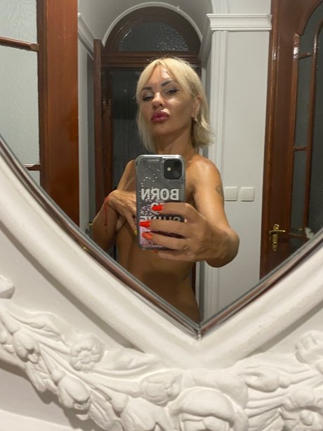 Photo nue de fuite OnlyFans de  Nessi The Violinist