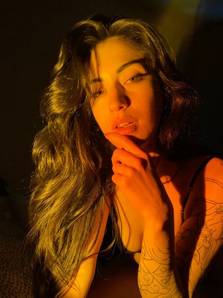 Alaston vuotanut OnlyFans-kuva Lady Milla