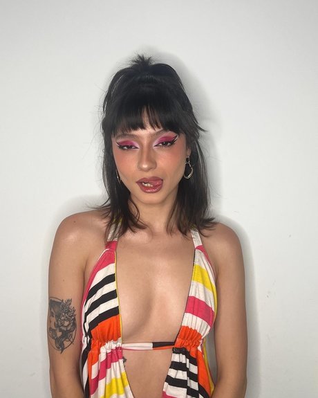 Nahá fotka uniklých OnlyFans od Tt