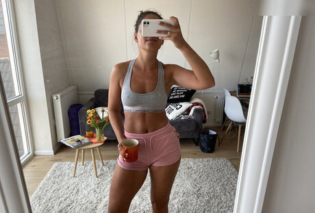 Alasti lekkinud OnlyFans-i pilt Alexandra Ianculescu
