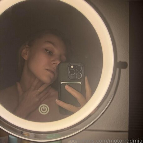 Naken läckt OnlyFans-bild av Motorradmia