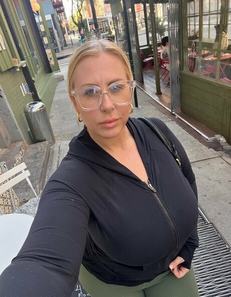 Naken läckt OnlyFans-bild av Lila Lovely
