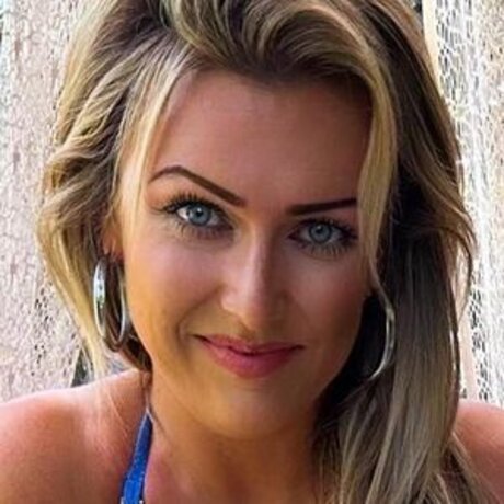 Alaston vuotanut OnlyFans-kuva Mirina