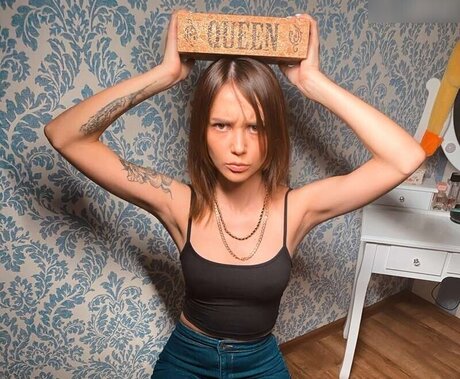 Eva_oopsy