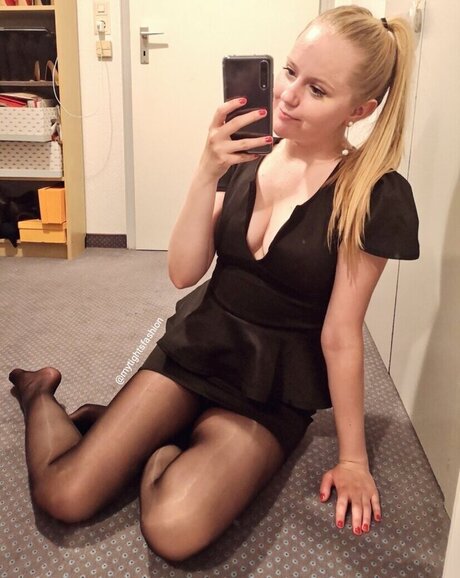 Naken läckt OnlyFans-bild av Mytightfashion