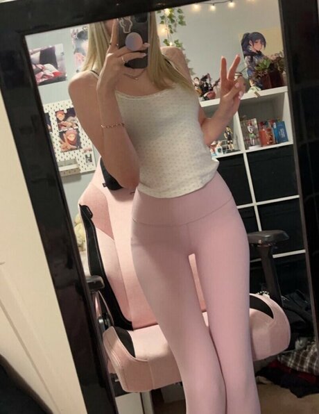 Naken läckt OnlyFans-bild av Qor Saige