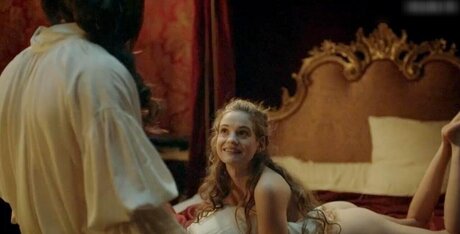 Naken läckt OnlyFans-bild av Versailles Fernsehserie