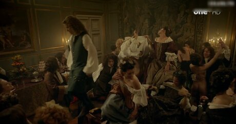 Naken lekkede OnlyFans-bilde av Versailles Fernsehserie