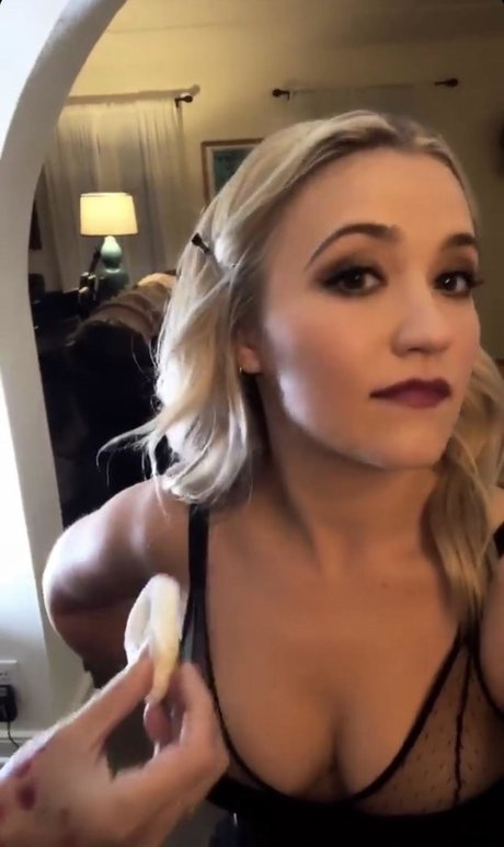 Nahá fotka uniklých OnlyFans od Emily Osment