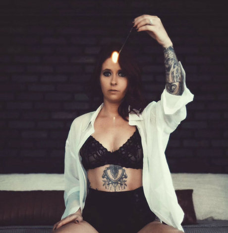 Naken lekkede OnlyFans-bilde av Missdesertlegacy