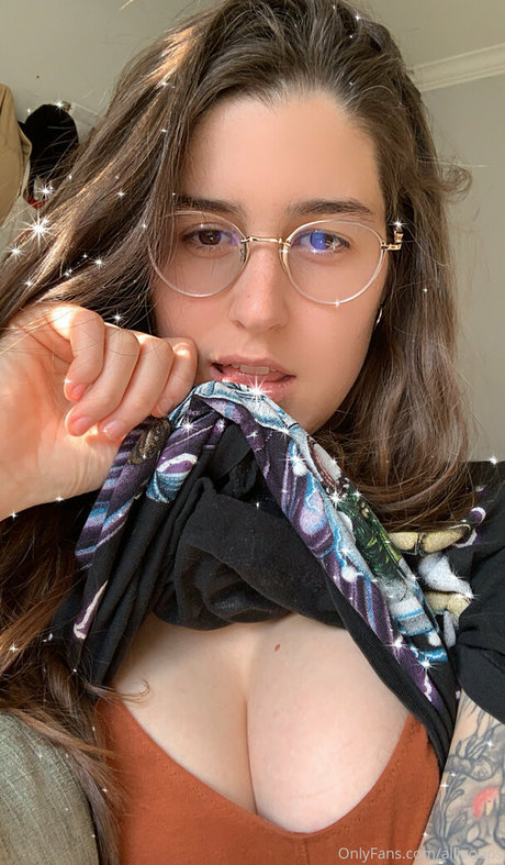 Naken lekkede OnlyFans-bilde av Allieoops
