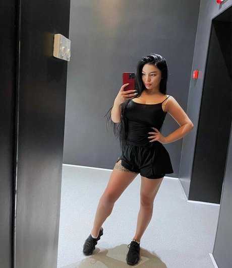 Foto desnuda filtrada de OnlyFans de Zhansaya Dakarimova