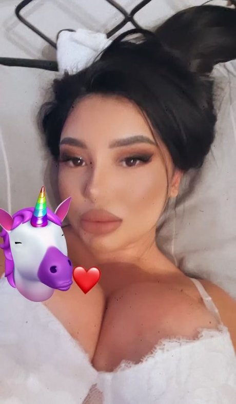 Nahá fotka uniklých OnlyFans od Zhansaya Dakarimova