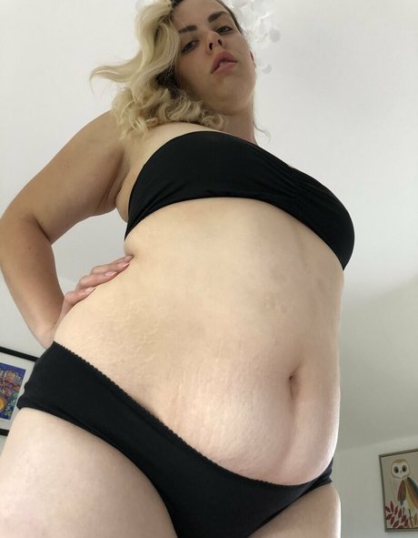Nahá fotka uniklých OnlyFans od Eatee