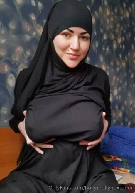 Hollymollynextdoor