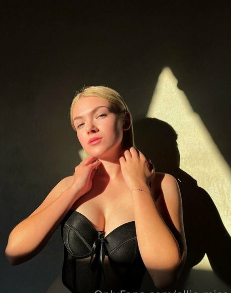 Elliemiss OnlyFans 유출 누드 사진