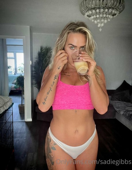 Nahá fotka uniklých OnlyFans od Sadiegibbs