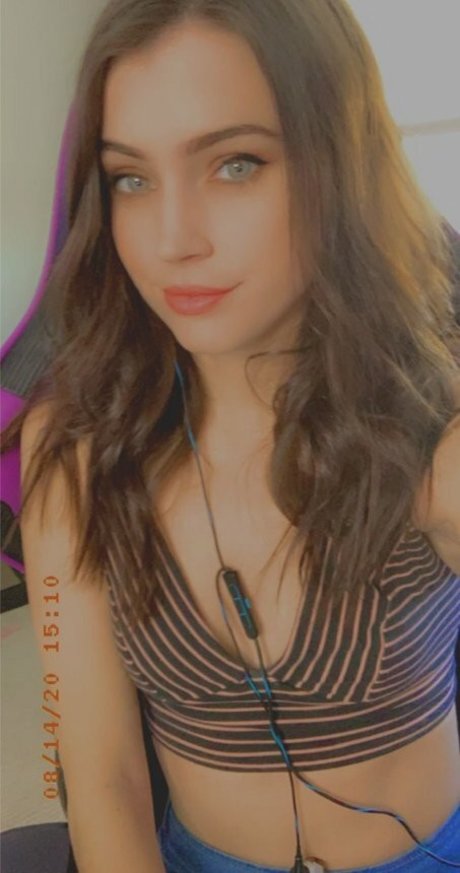 Nahá fotka uniklých OnlyFans od Intoxikaite