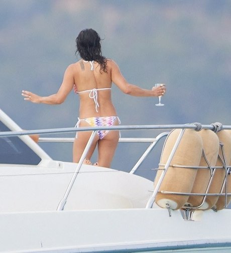 Nahá fotka uniklých OnlyFans od Michelle Rodriguez