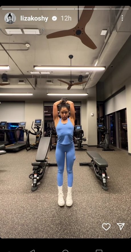Nahá fotka uniklých OnlyFans od Liza Koshy