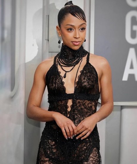 Nahá fotka uniklých OnlyFans od Liza Koshy