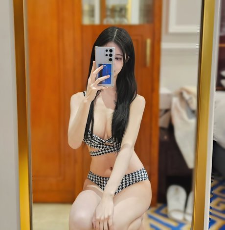 Nacktes geleaktes OnlyFans-Foto von Biya