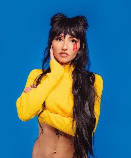Naken läckt OnlyFans-bild av Lights Poxleitner