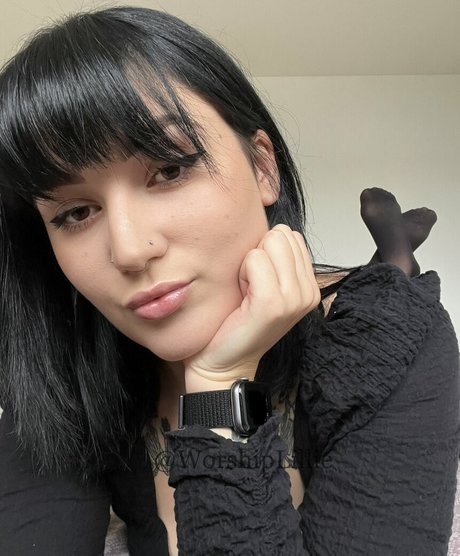 Alaston vuotanut OnlyFans-kuva Worshiplillie