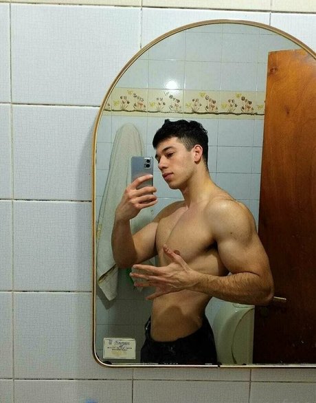 Naken lekkede OnlyFans-bilde av Maxkingfree