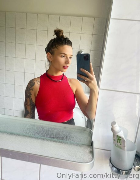 Nacktes geleaktes OnlyFans-Foto von Kitty Berg
