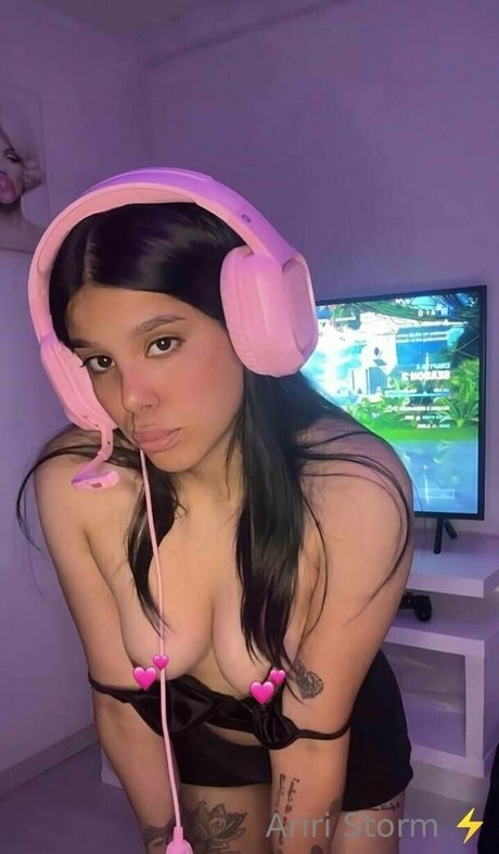 Nahá fotka uniklých OnlyFans od Ariristorm