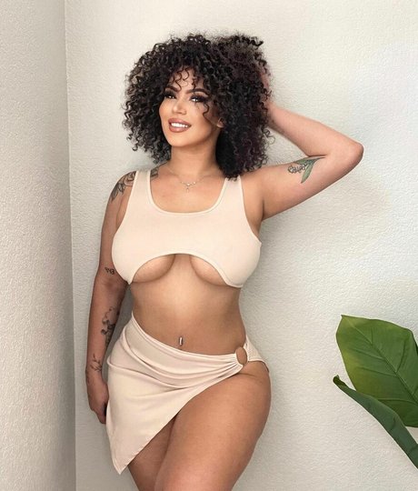 Nahá fotka uniklých OnlyFans od Calida