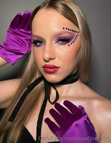 Nahá fotka uniklých OnlyFans od Evelinehot