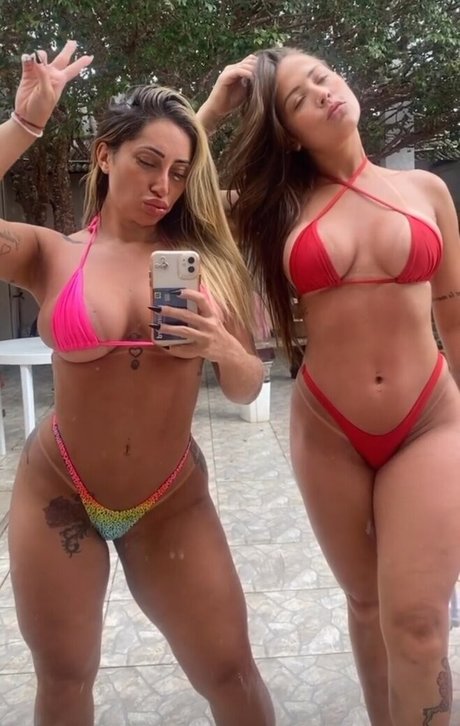 Nahá fotka uniklých OnlyFans od Kelly Holliver
