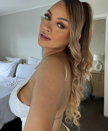 Karina Atavenitia OnlyFansリークヌード写真