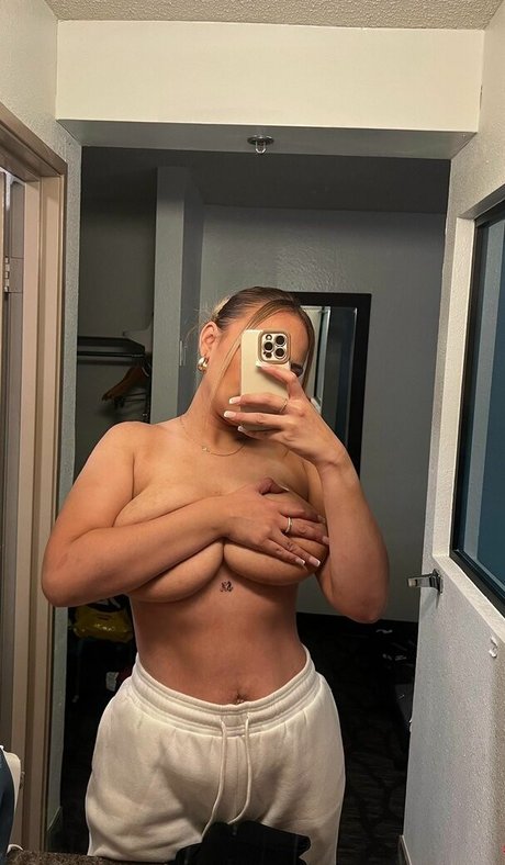 Photo nue de fuite OnlyFans de Karina Atavenitia
