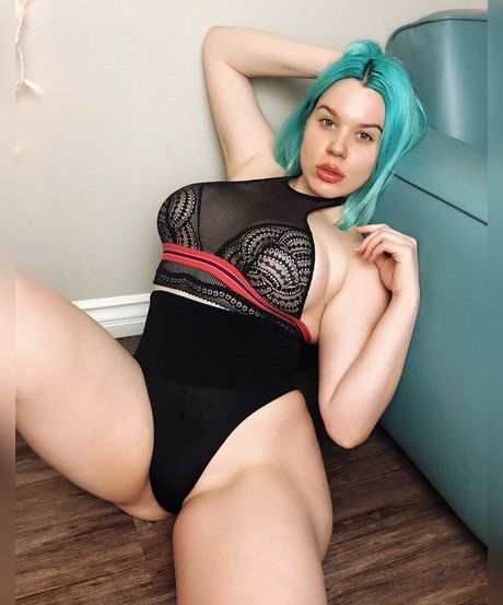 Обнаженная фотография утечки OnlyFans от Scarlettfoxplay