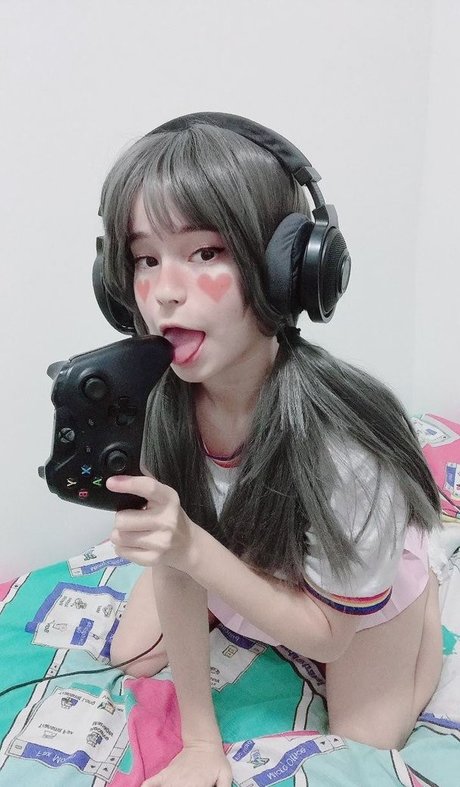 Nahá fotka uniklých OnlyFans od Arise Peachy