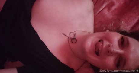 Naakte gelekte OnlyFans-foto van Noradaylight