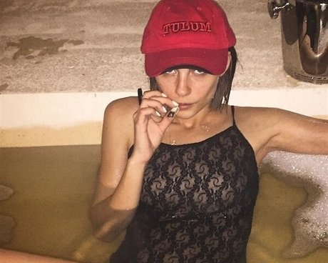 Nøgent lækket OnlyFans-billede af Willa Holland