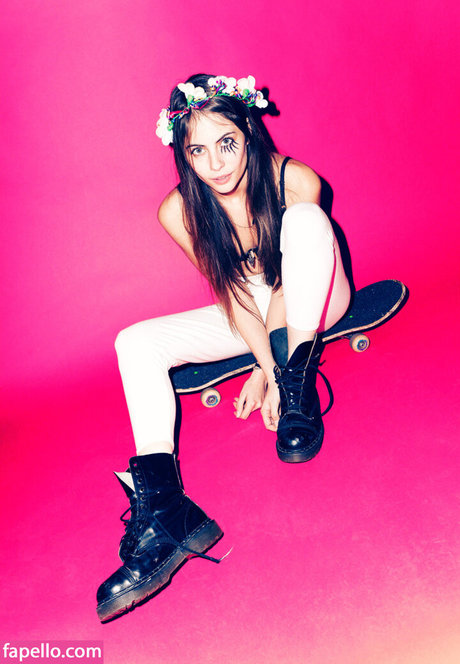 Willa Holland