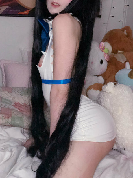 Naken läckt OnlyFans-bild av Sluttytsundere
