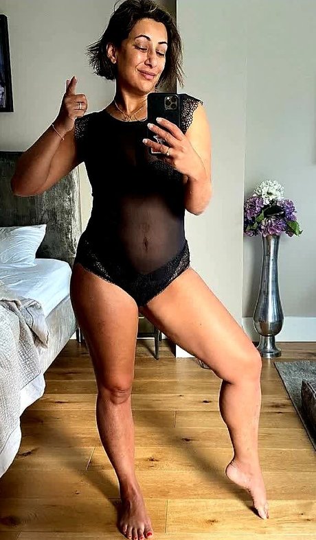Foto desnuda filtrada de OnlyFans de Saira Khan