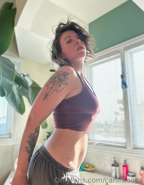 Nahá fotka uniklých OnlyFans od Cahiraoona